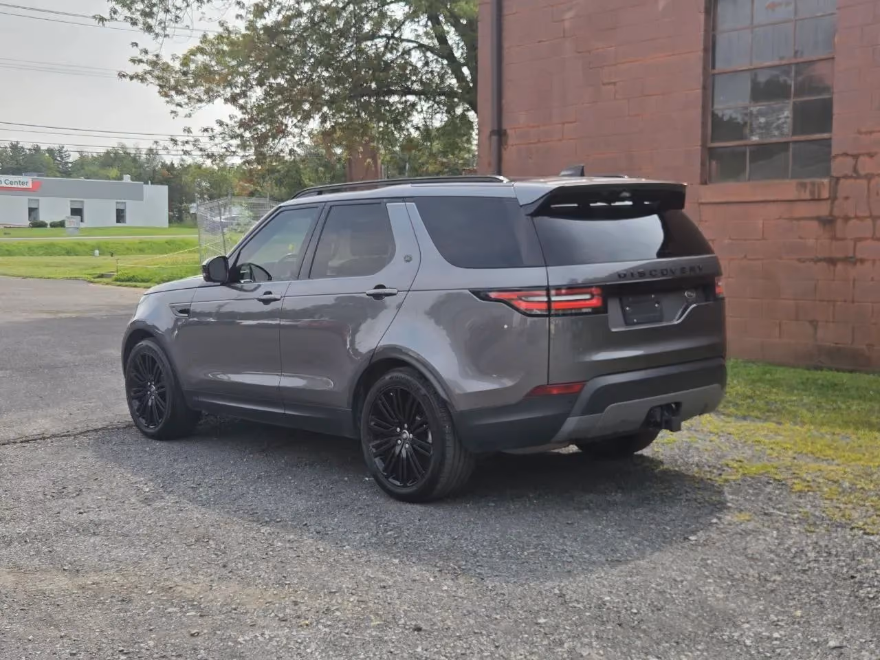 2017 Land Rover Discovery HSE Luxury Sport Utility 4D — photo 3 of 22