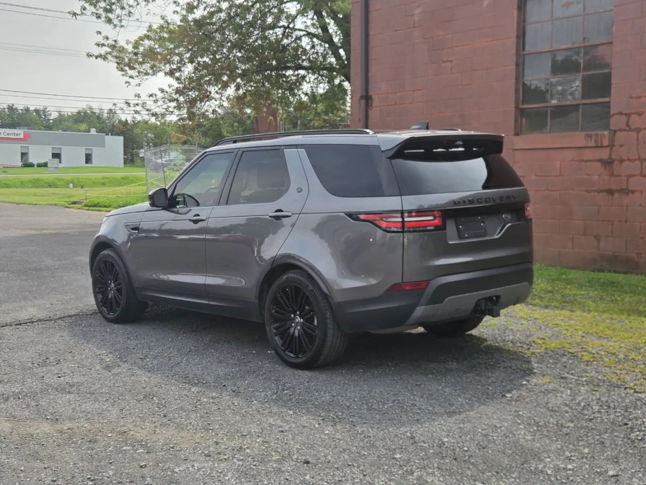 2017 Land Rover Discovery HSE Luxury Sport Utility 4D — photo 3 of 22