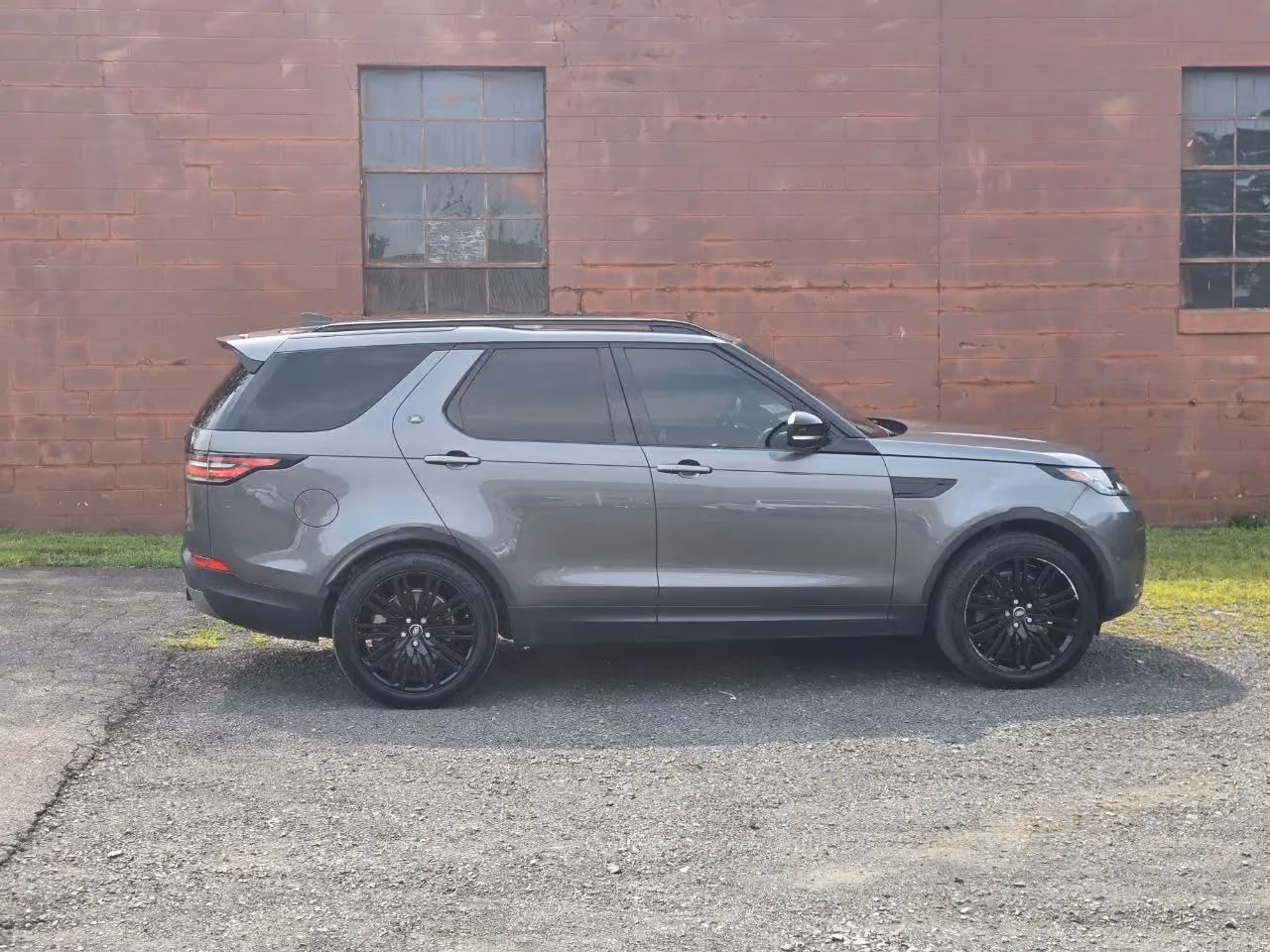 2017 Land Rover Discovery HSE Luxury Sport Utility 4D — photo 6 of 22