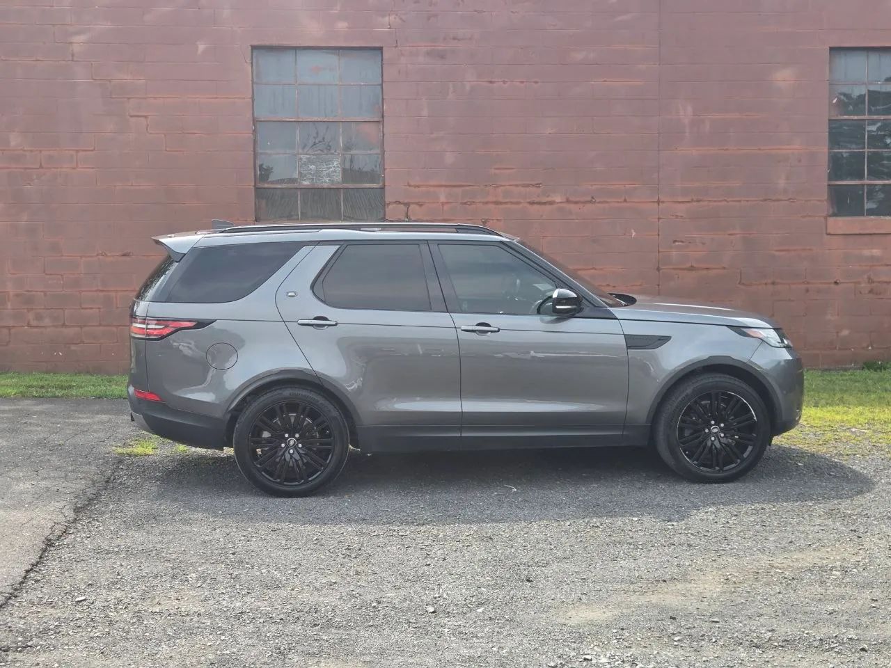 2017 Land Rover Discovery HSE Luxury Sport Utility 4D — photo 6 of 22