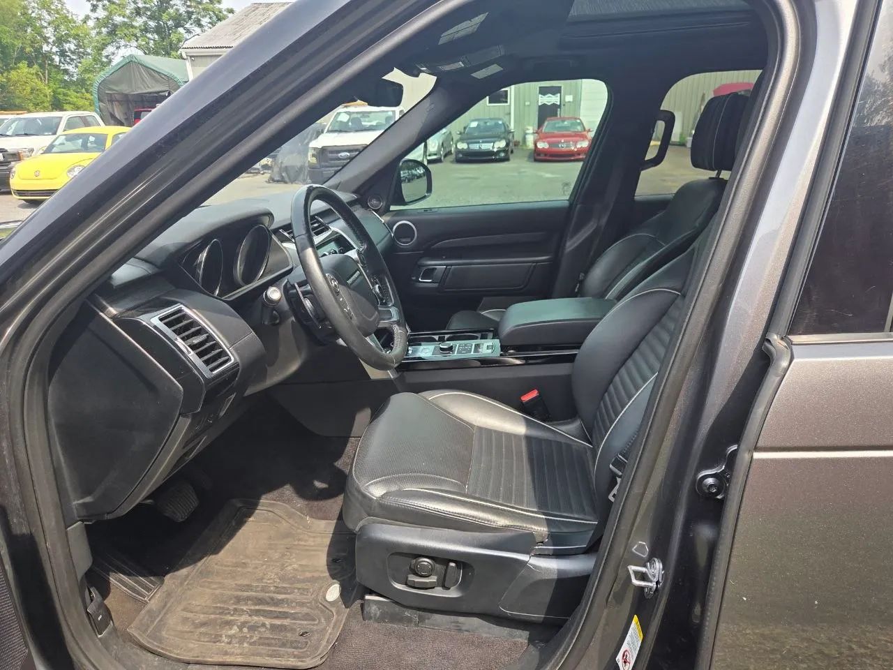 2017 Land Rover Discovery HSE Luxury Sport Utility 4D — photo 12 of 22