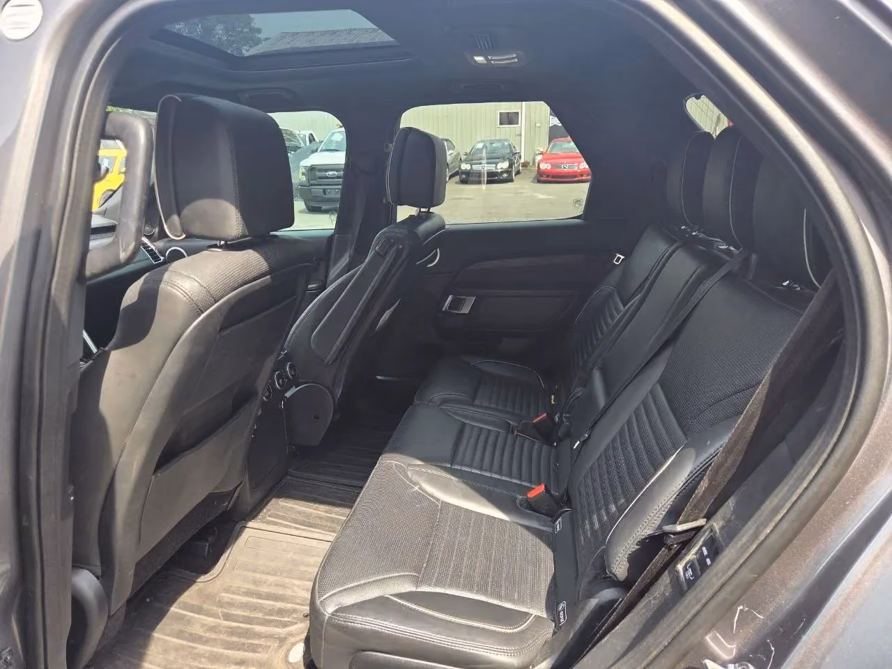 2017 Land Rover Discovery HSE Luxury Sport Utility 4D — photo 14 of 22