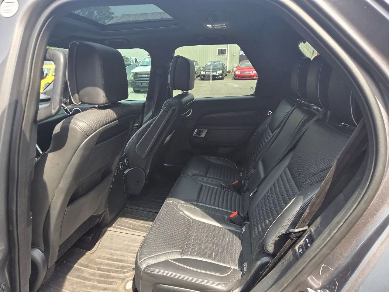2017 Land Rover Discovery HSE Luxury Sport Utility 4D — photo 14 of 22