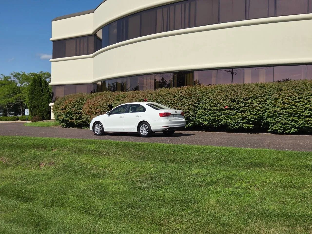 2015 Volkswagen Jetta — photo 14 of 27