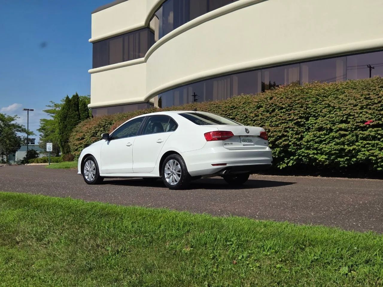 2015 Volkswagen Jetta — photo 11 of 27