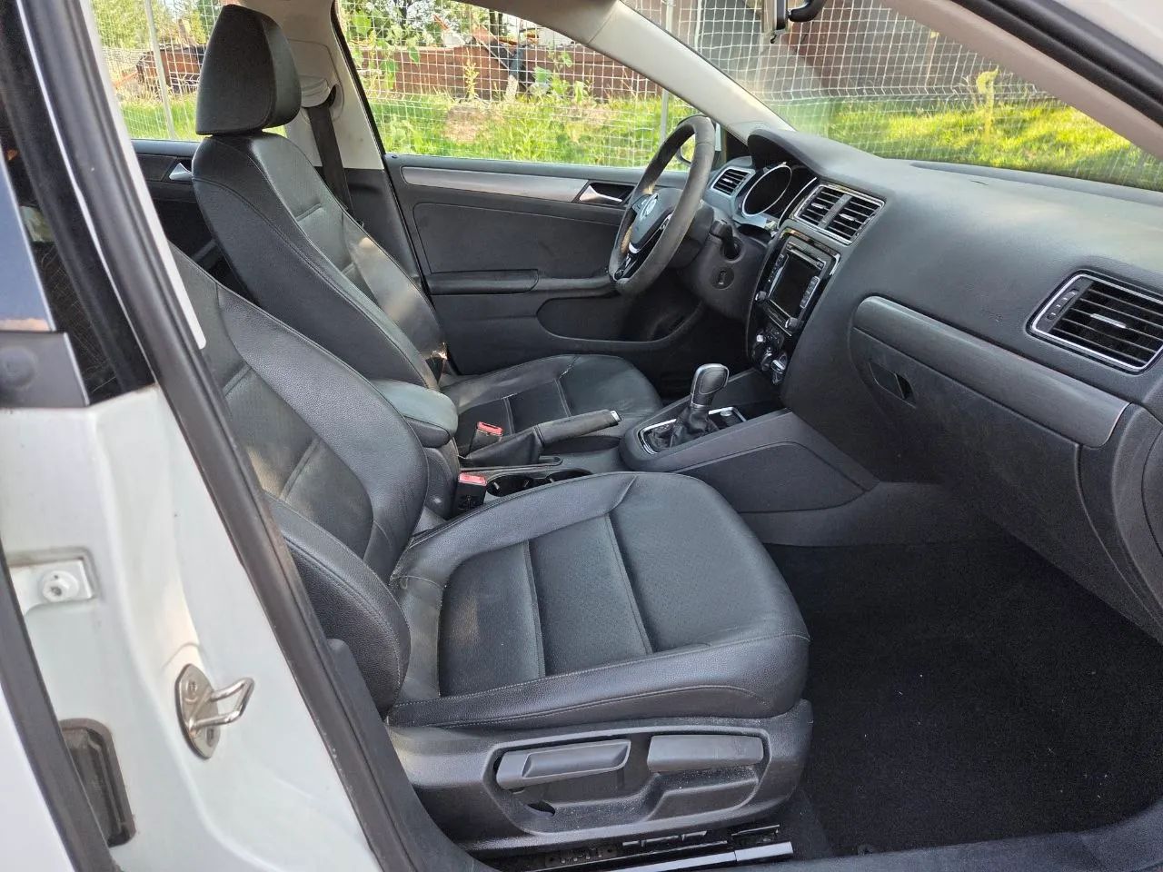 2015 Volkswagen Jetta — photo 17 of 27