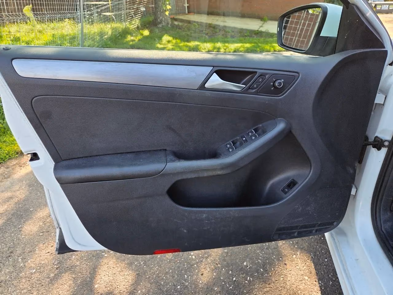 2015 Volkswagen Jetta — photo 24 of 27