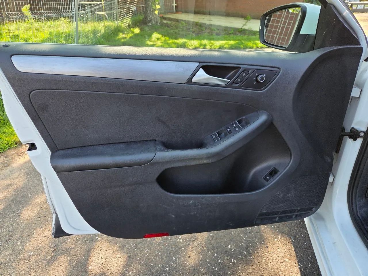 2015 Volkswagen Jetta — photo 24 of 27