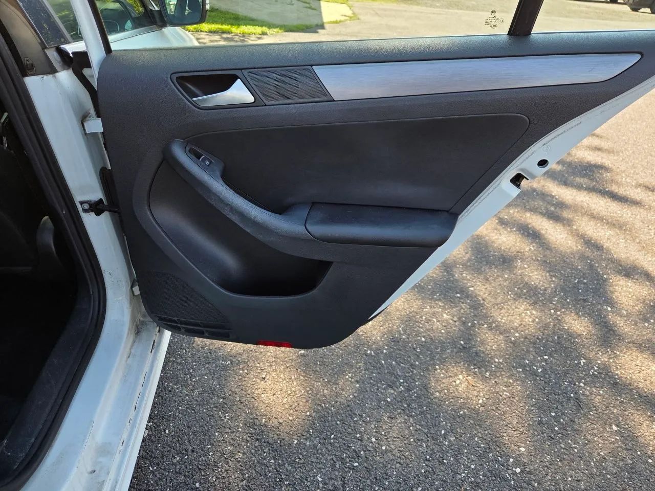 2015 Volkswagen Jetta — photo 23 of 27
