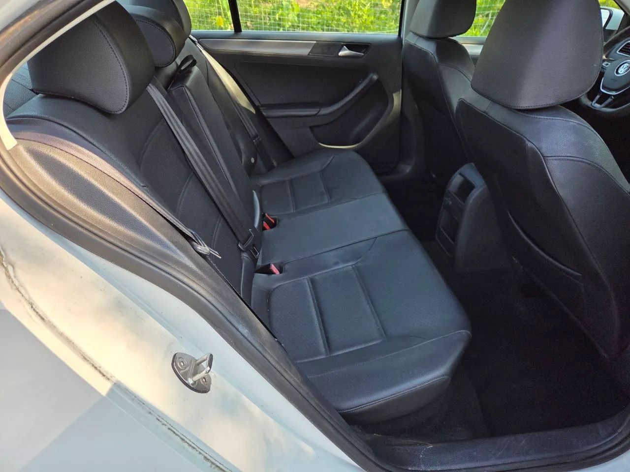 2015 Volkswagen Jetta — photo 21 of 27