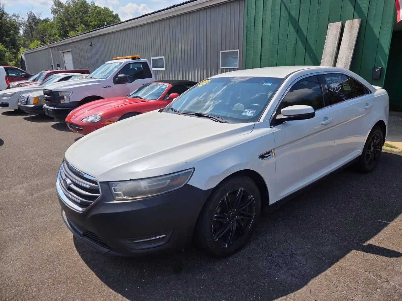 2015 Ford Taurus SEL Sedan 4D — photo 2 of 7