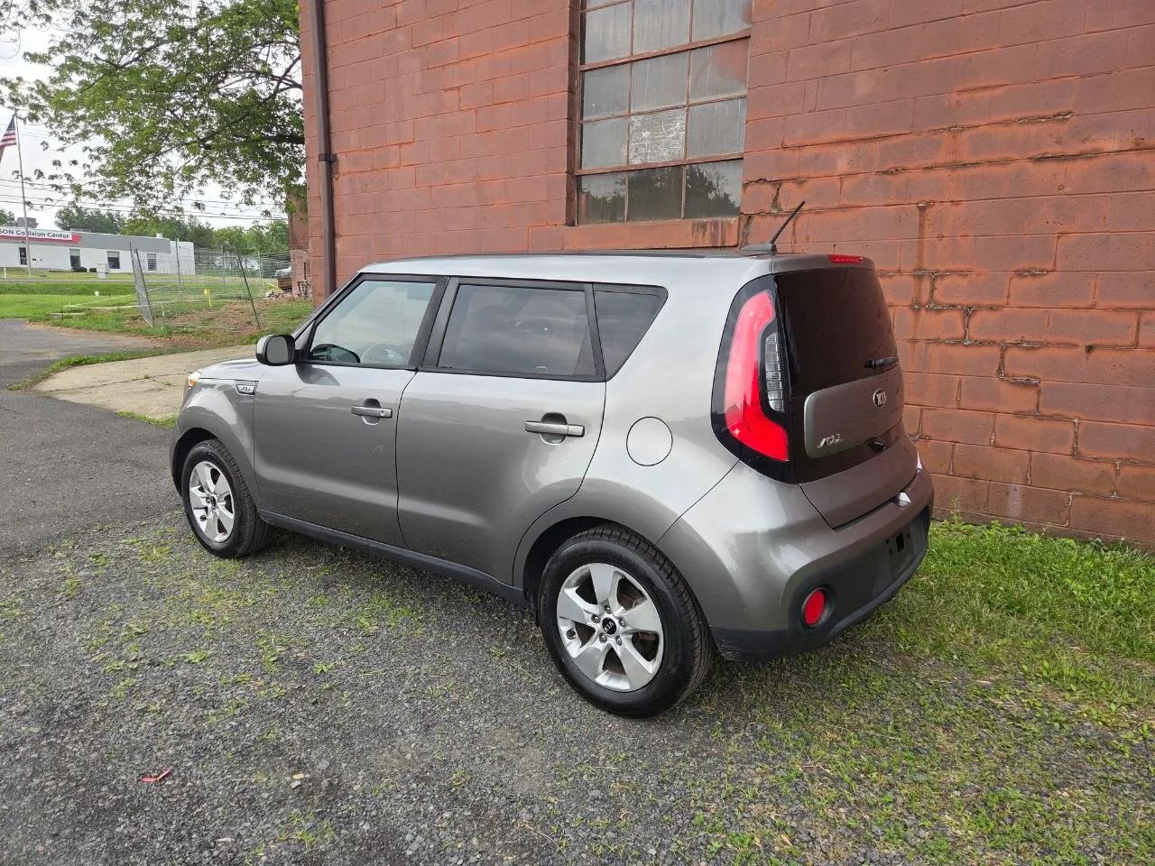 2017 Kia Soul Wagon 4D — photo 4 of 23