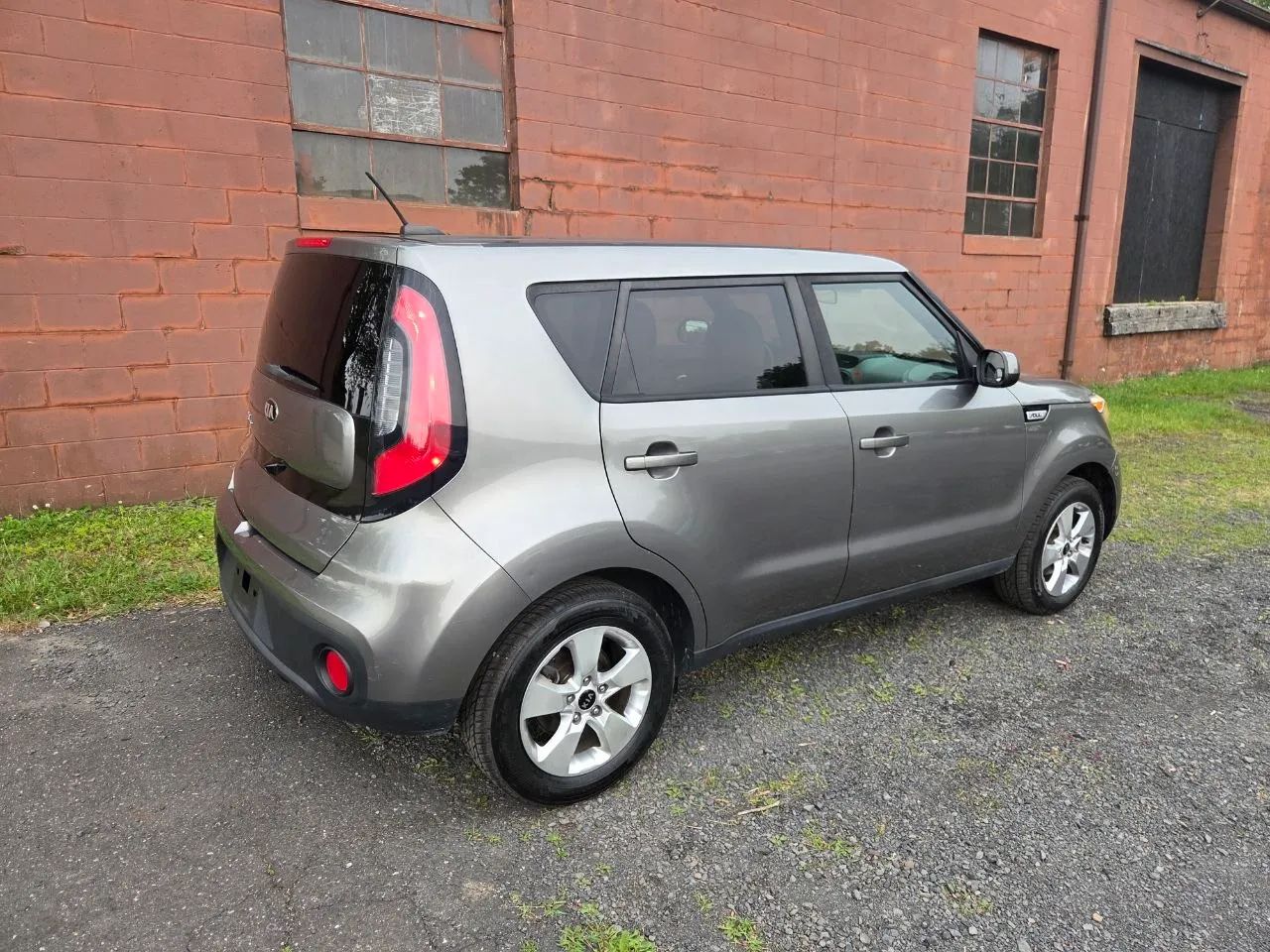 2017 Kia Soul Wagon 4D — photo 8 of 23