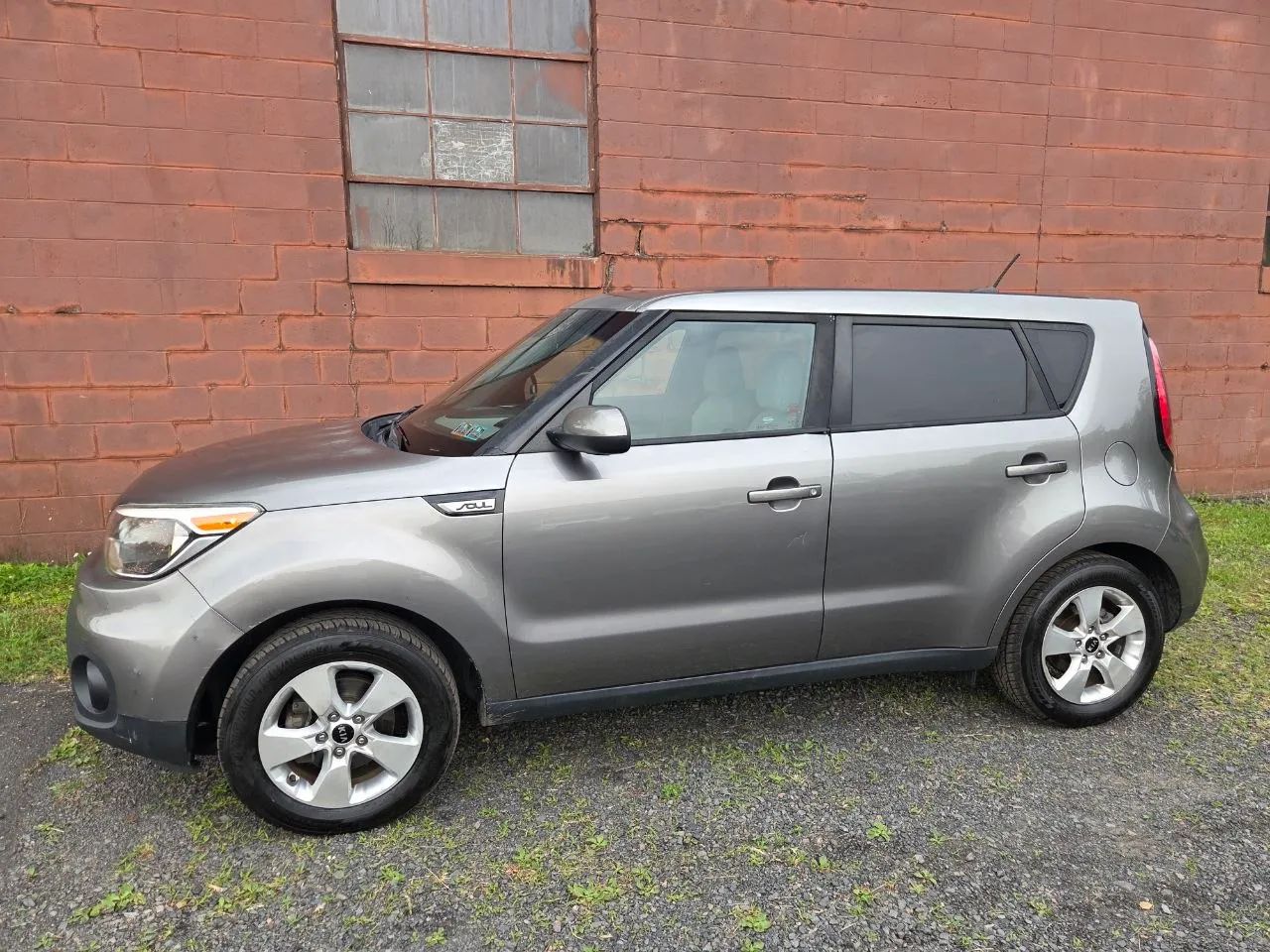 2017 Kia Soul Wagon 4D — photo 3 of 23