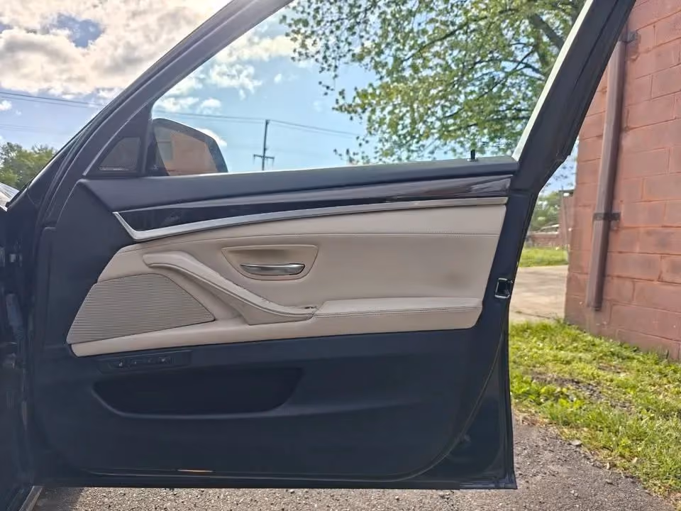 2015 BMW 5 Series 535d Sedan 4D — photo 12 of 20