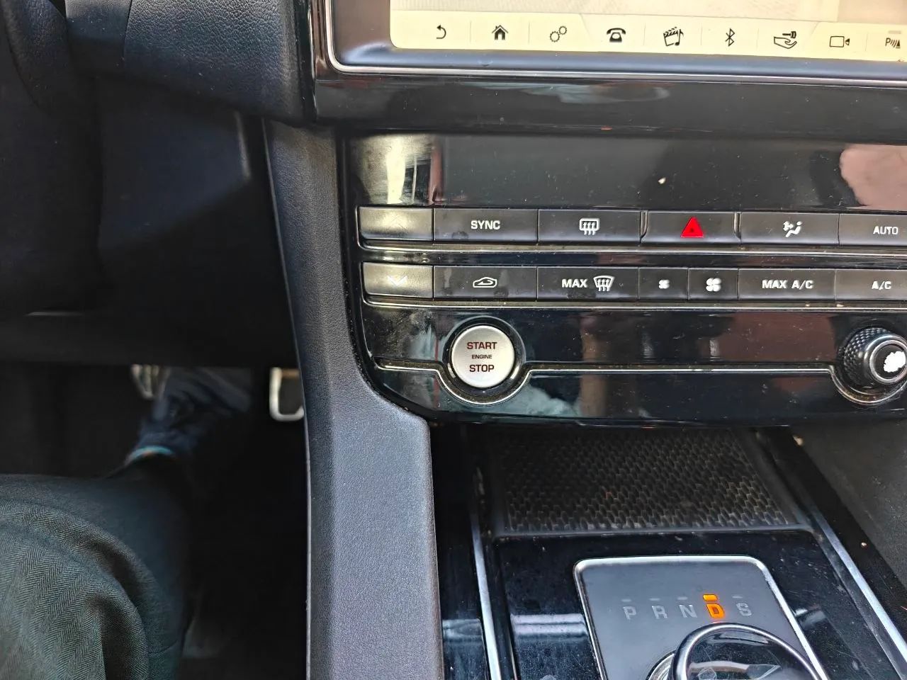 2019 Jaguar F-PACE — photo 14 of 40