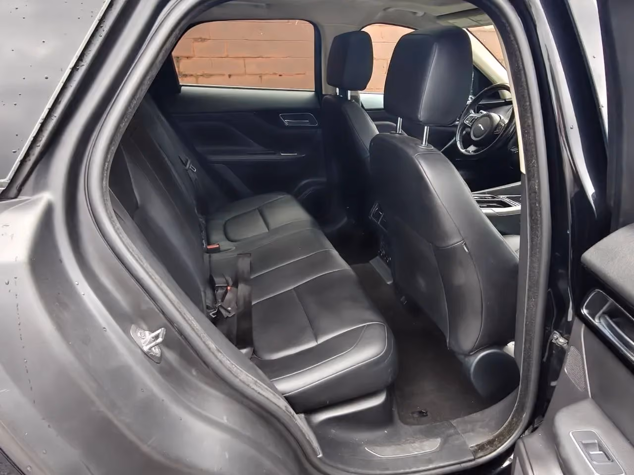 2019 Jaguar F-PACE — photo 3 of 40