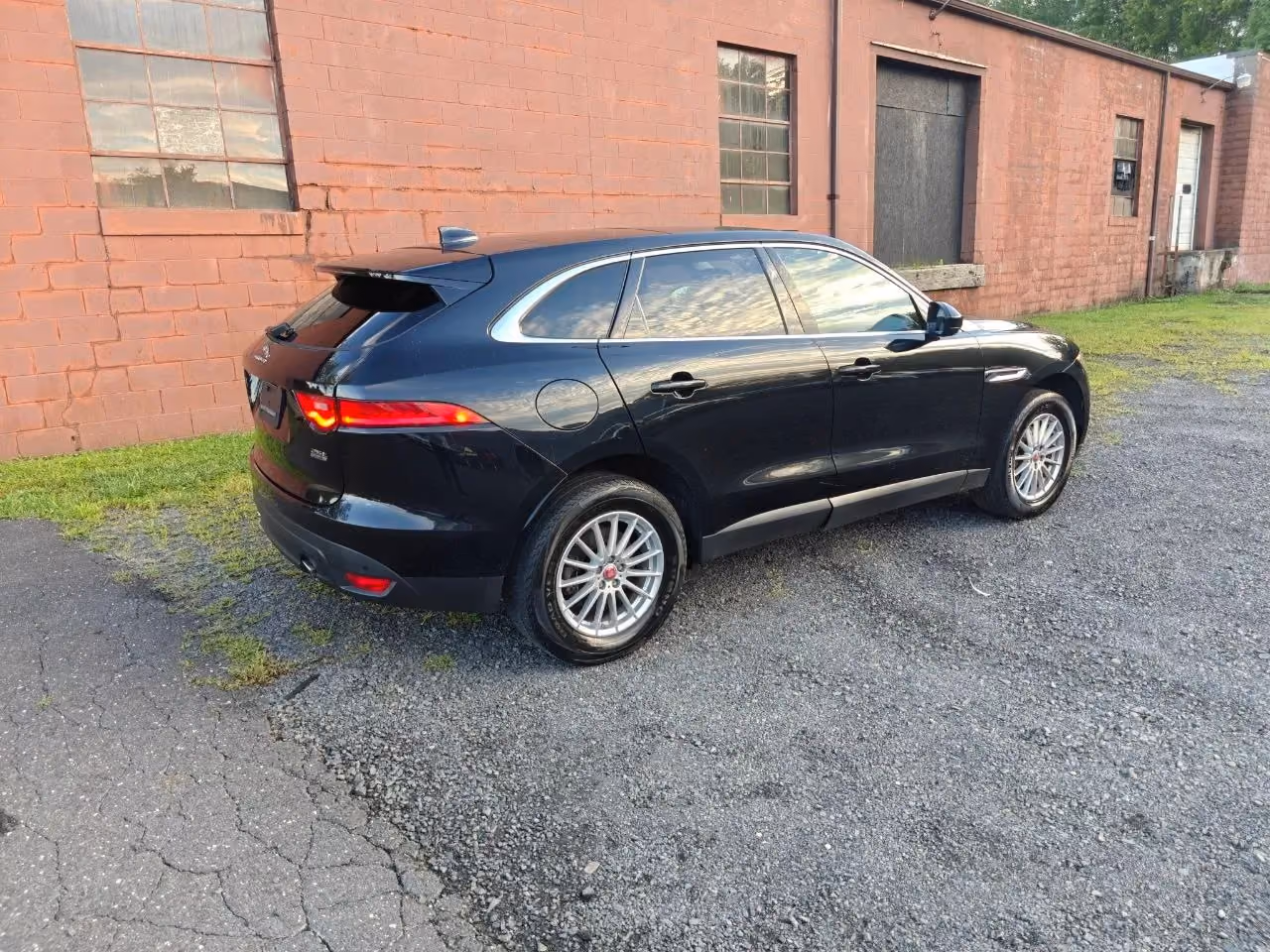 2019 Jaguar F-PACE — photo 11 of 40