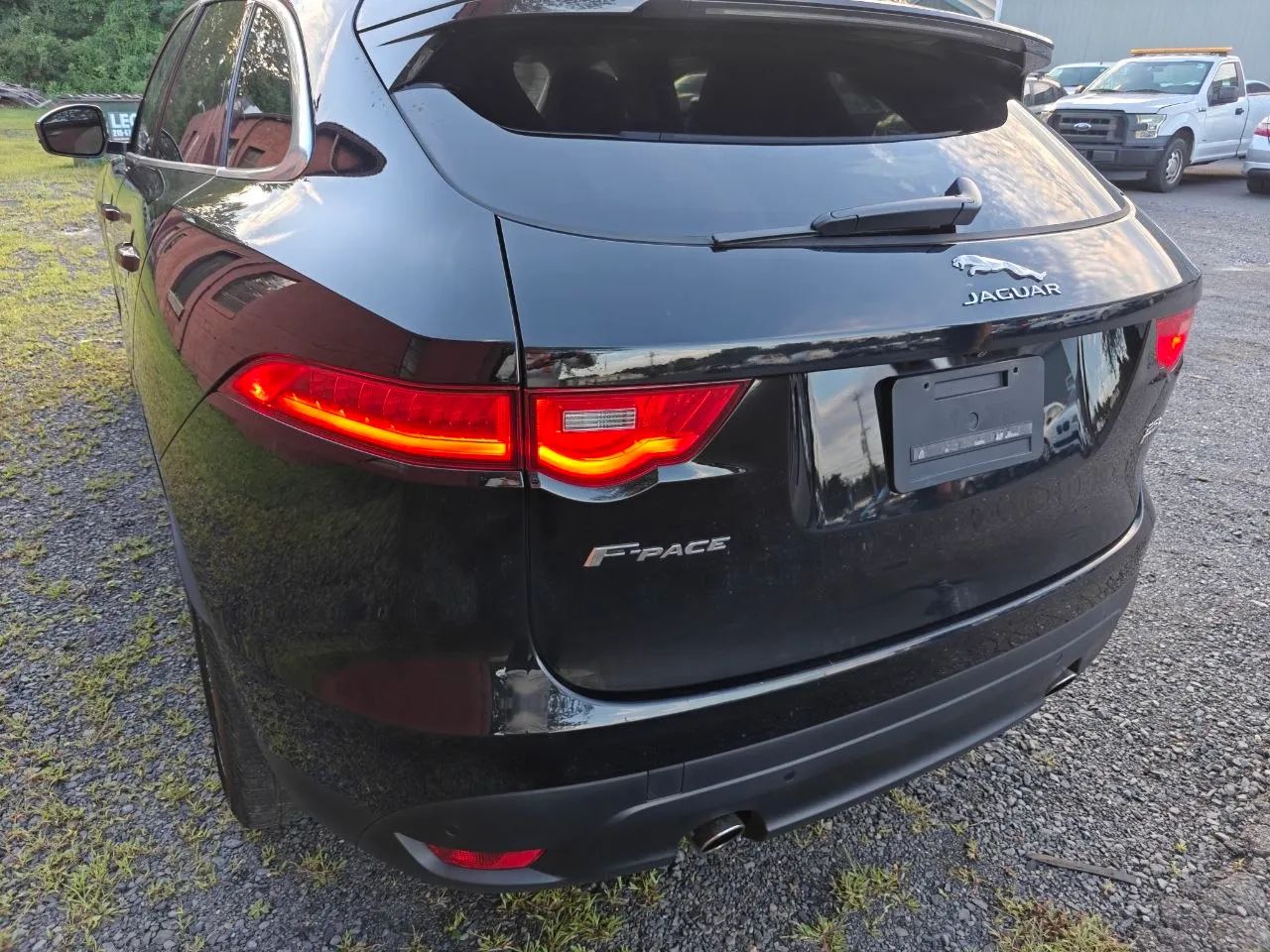 2019 Jaguar F-PACE — photo 8 of 40