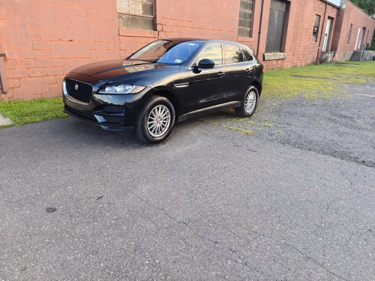 2019 Jaguar F-PACE — photo 19 of 40