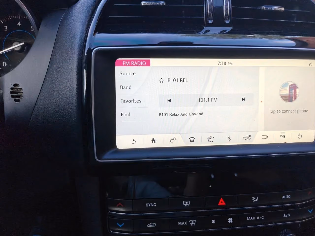 2019 Jaguar F-PACE — photo 17 of 40