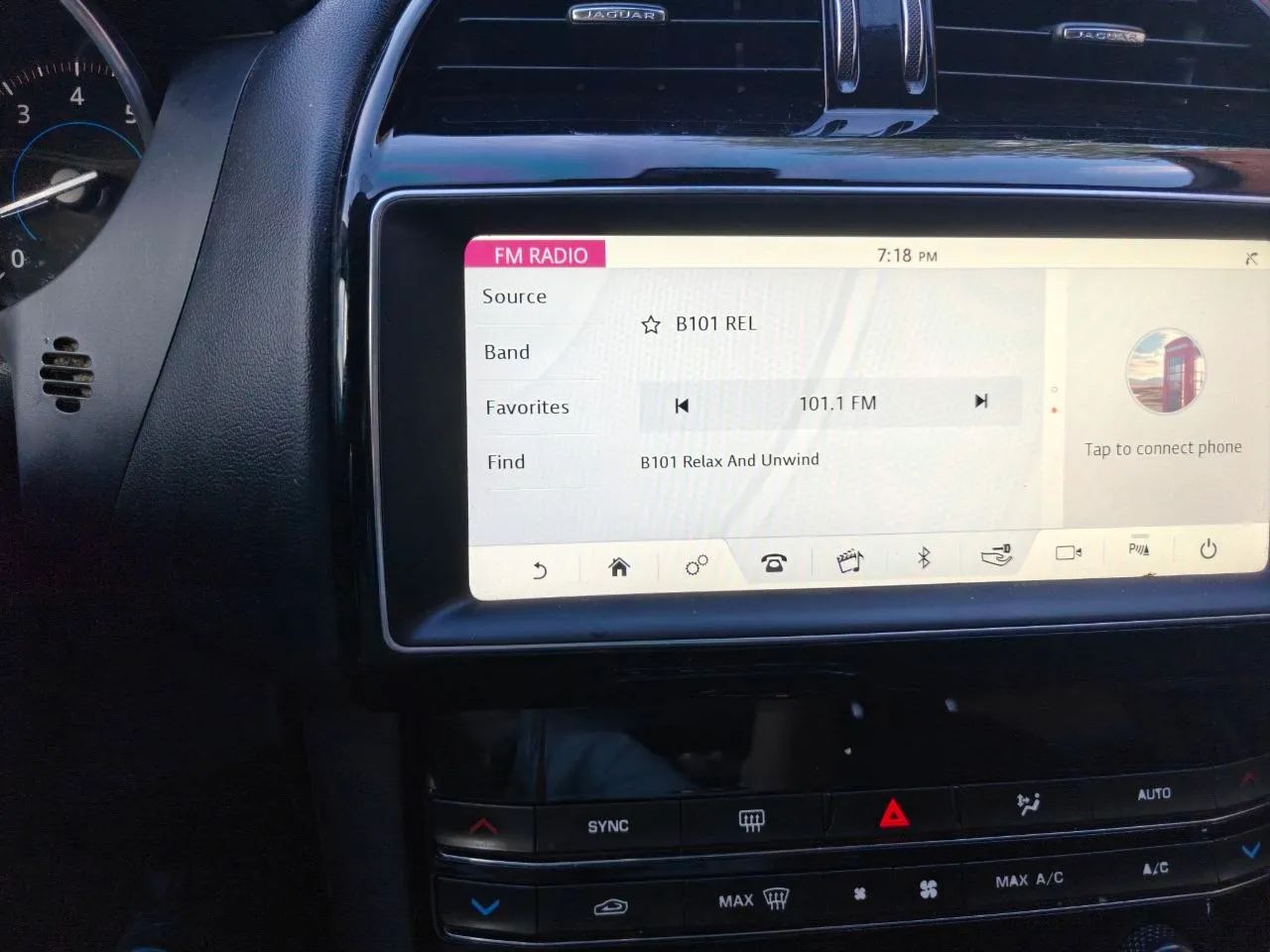 2019 Jaguar F-PACE — photo 17 of 40
