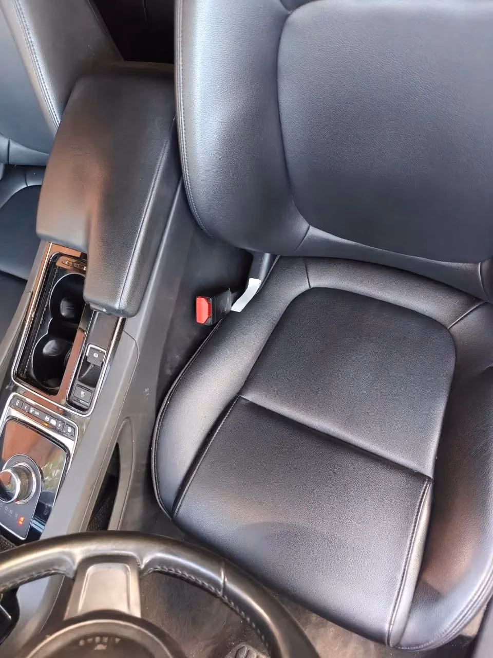 2019 Jaguar F-PACE — photo 21 of 40