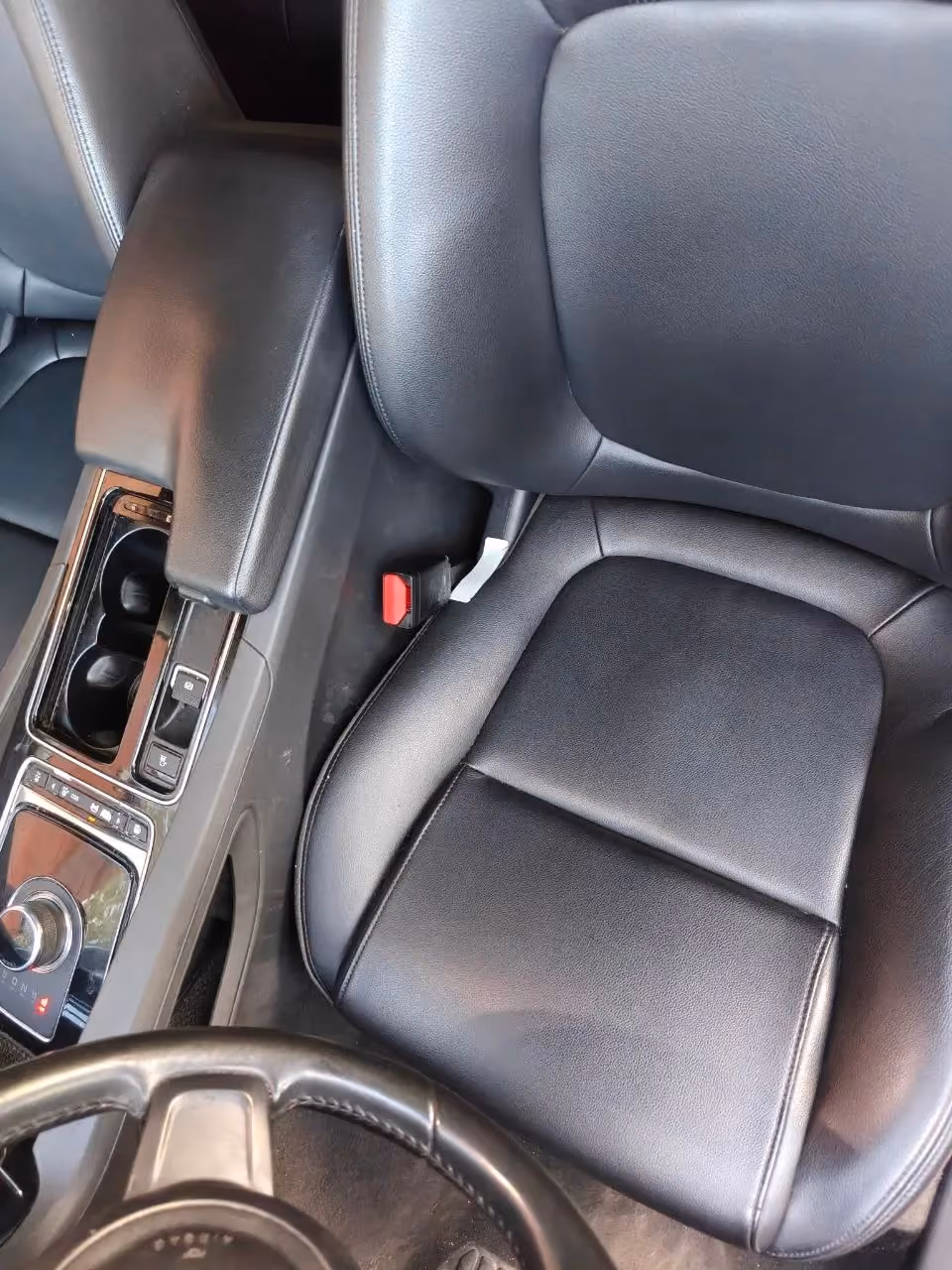 2019 Jaguar F-PACE — photo 24 of 40