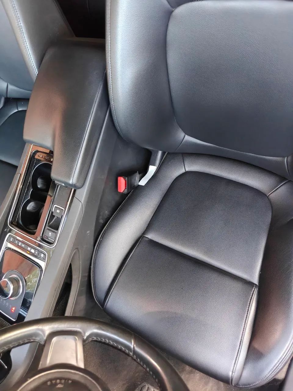 2019 Jaguar F-PACE — photo 24 of 40