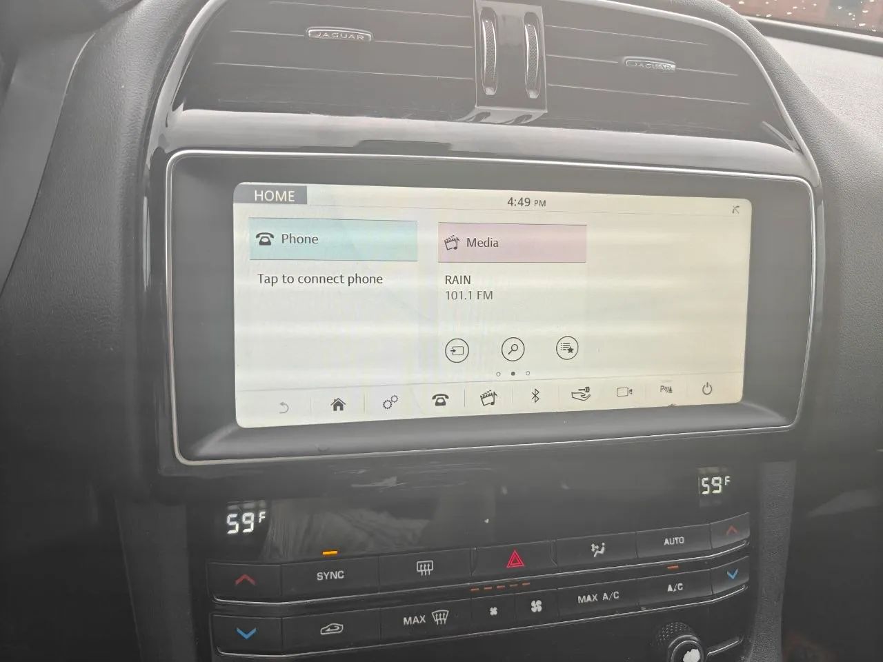 2019 Jaguar F-PACE — photo 36 of 40