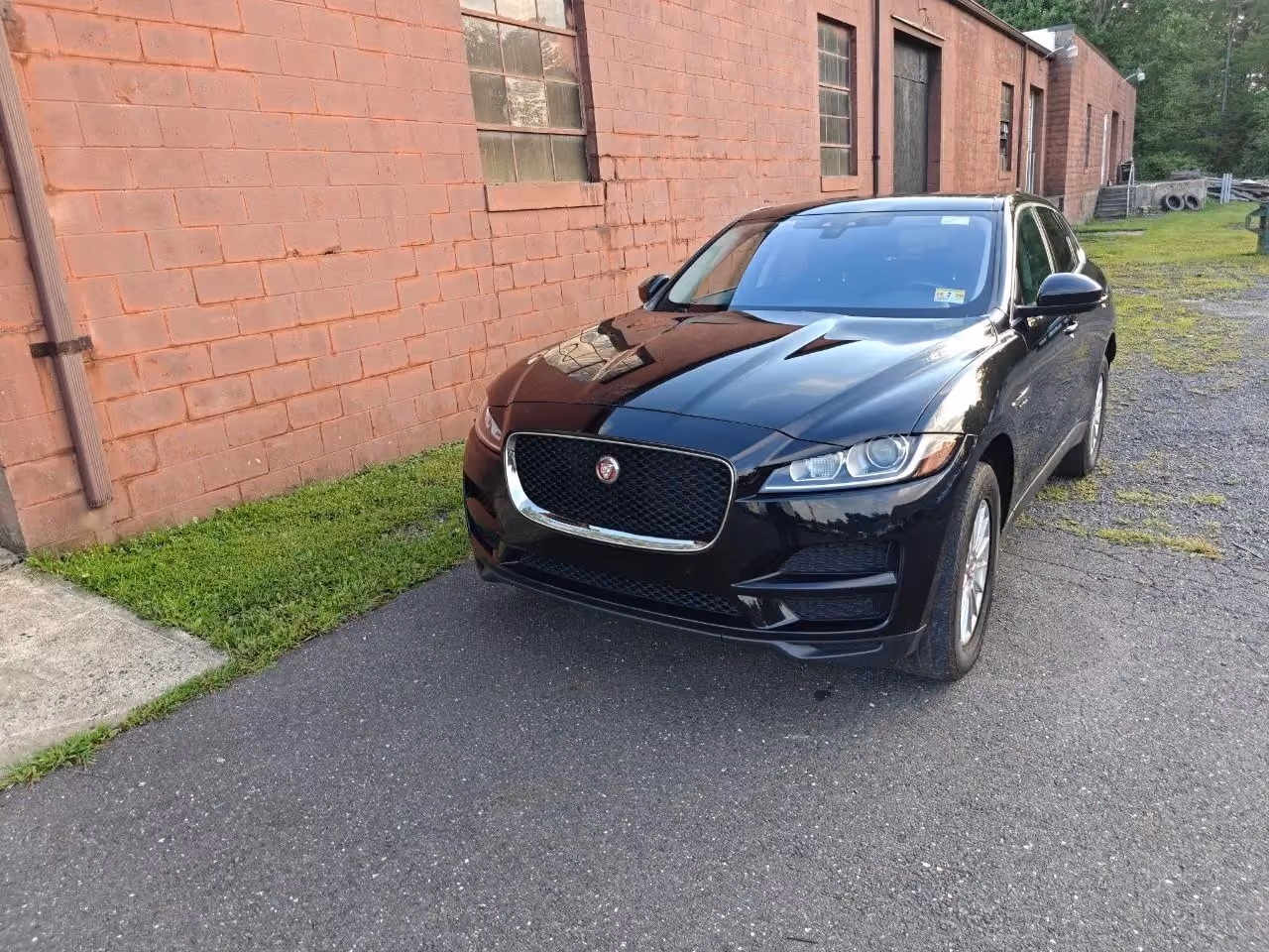 2019 Jaguar F-PACE — photo 23 of 40