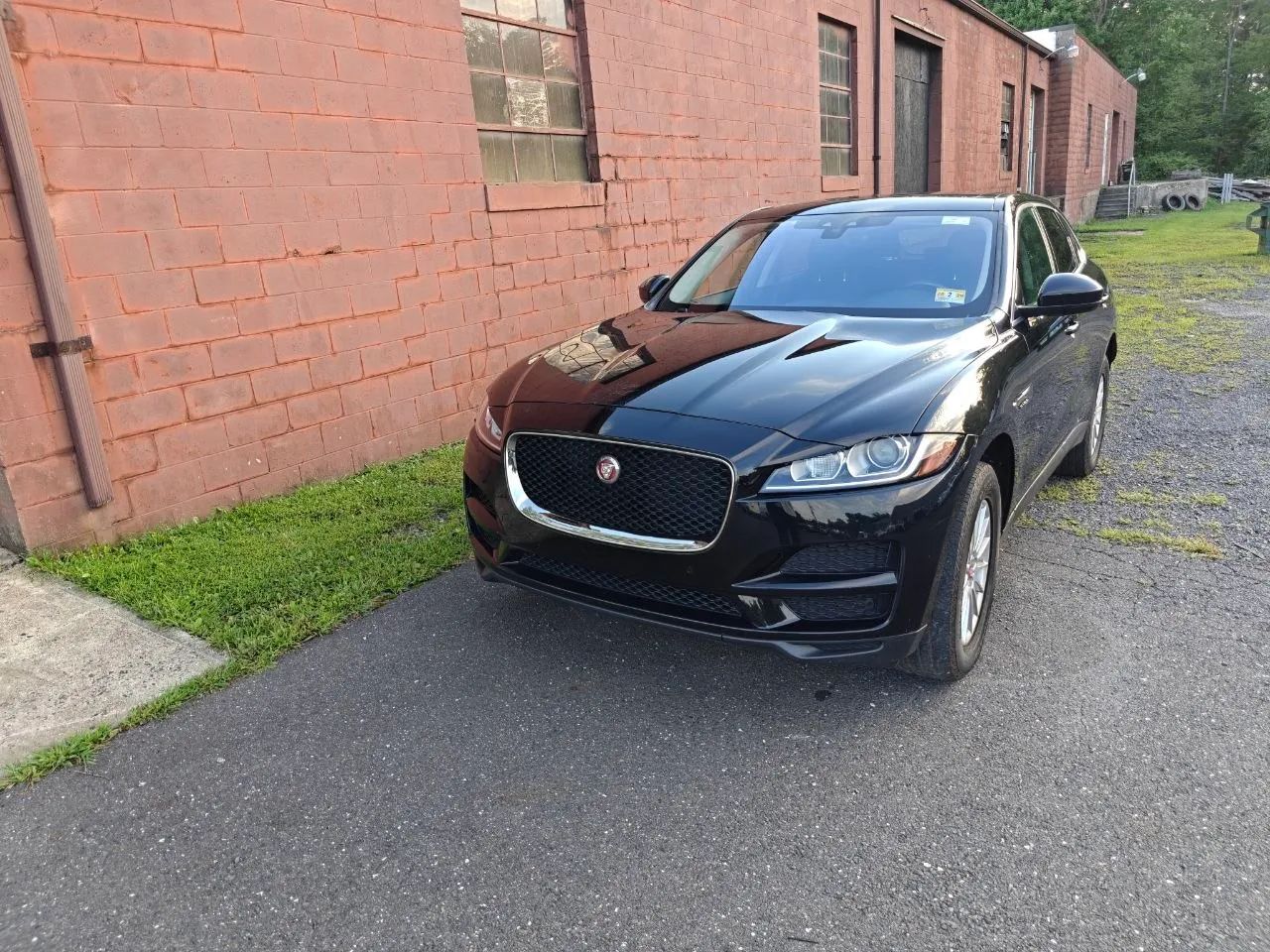 2019 Jaguar F-PACE — photo 23 of 40