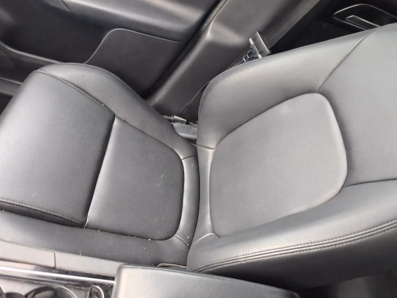 2019 Jaguar F-PACE — photo 32 of 40