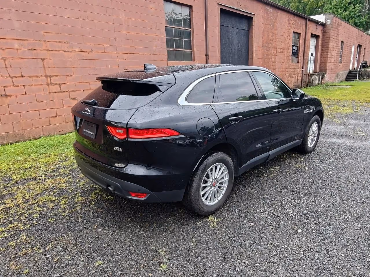 2019 Jaguar F-PACE — photo 37 of 40