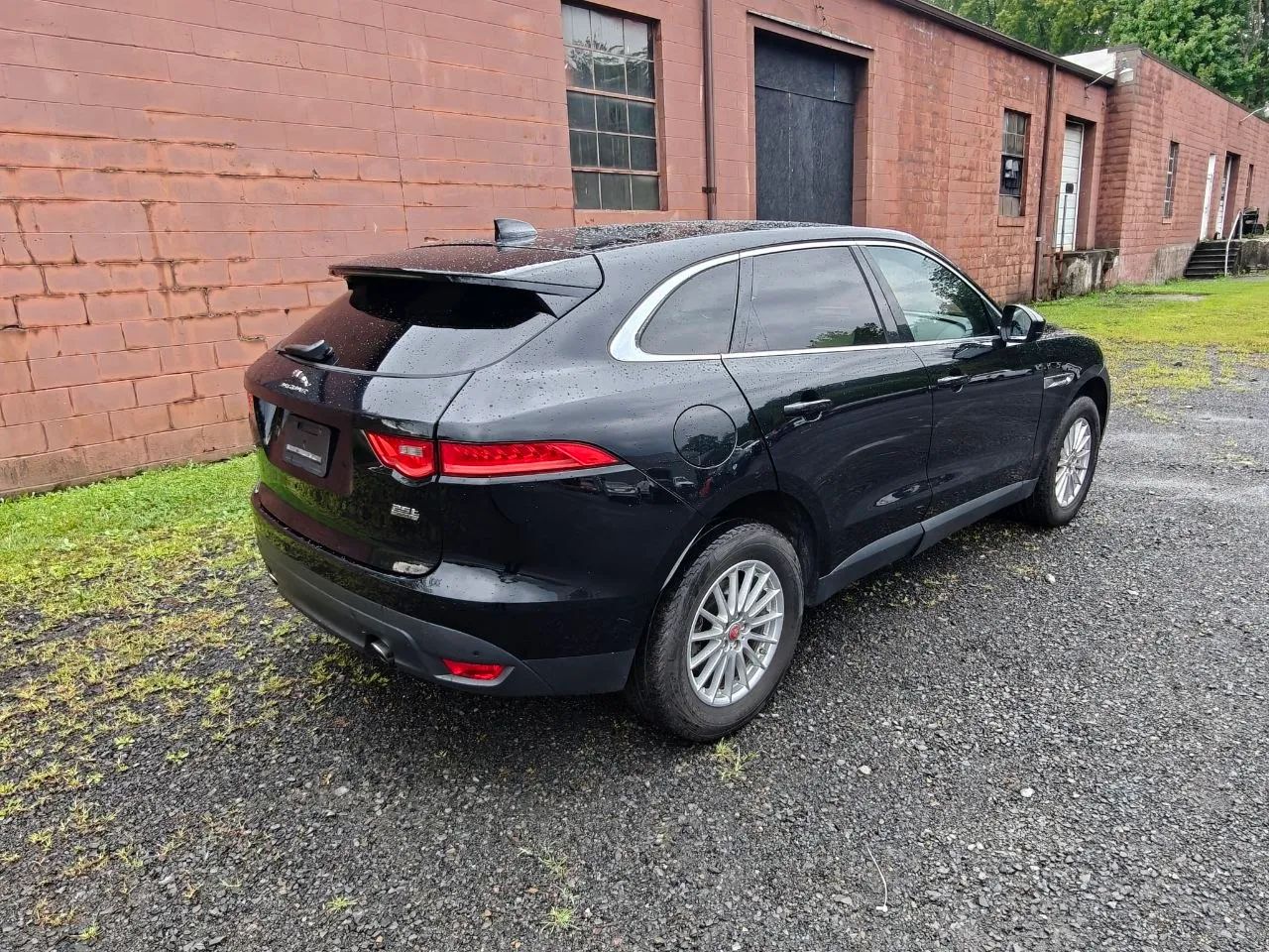 2019 Jaguar F-PACE — photo 37 of 40