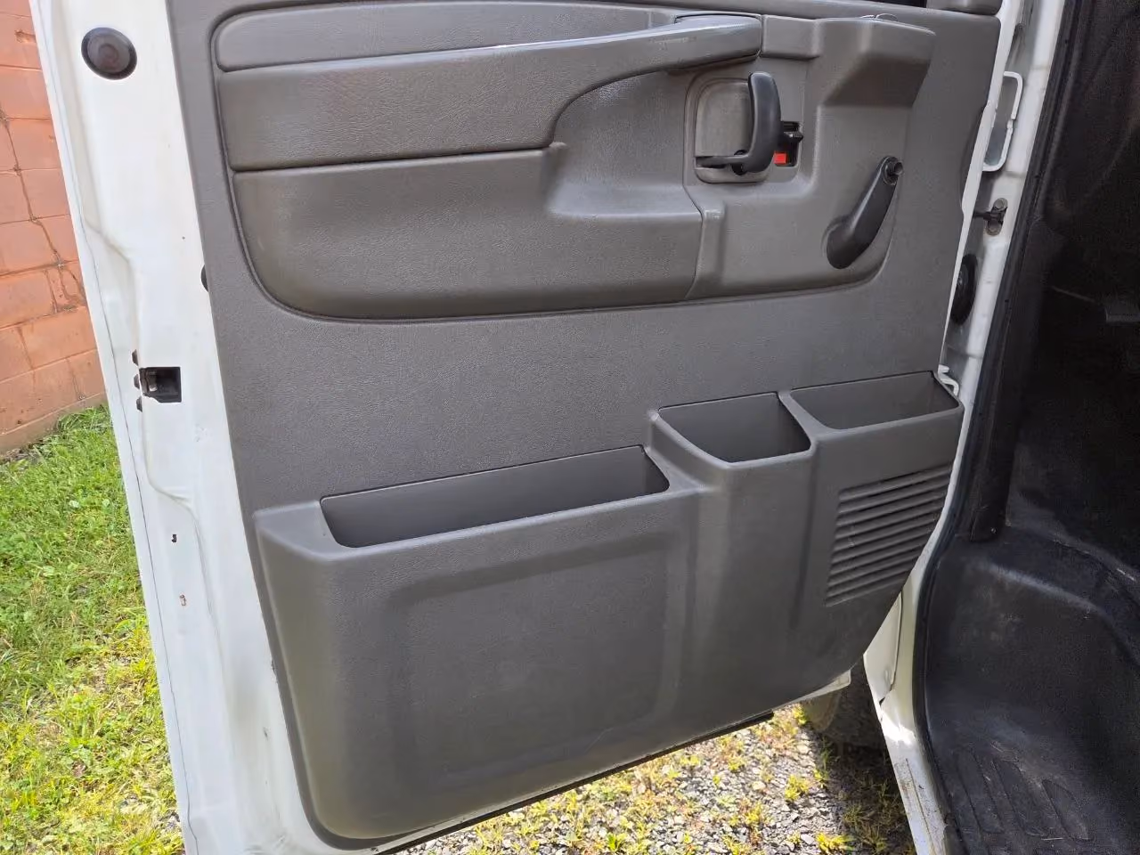 2013 Chevrolet Express 1500 Cargo — photo 12 of 16