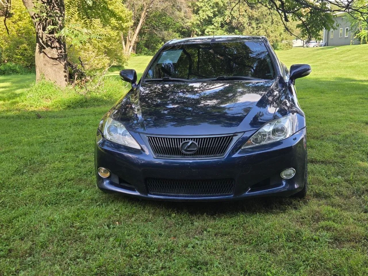 2011 Lexus IS — photo 16 of 26