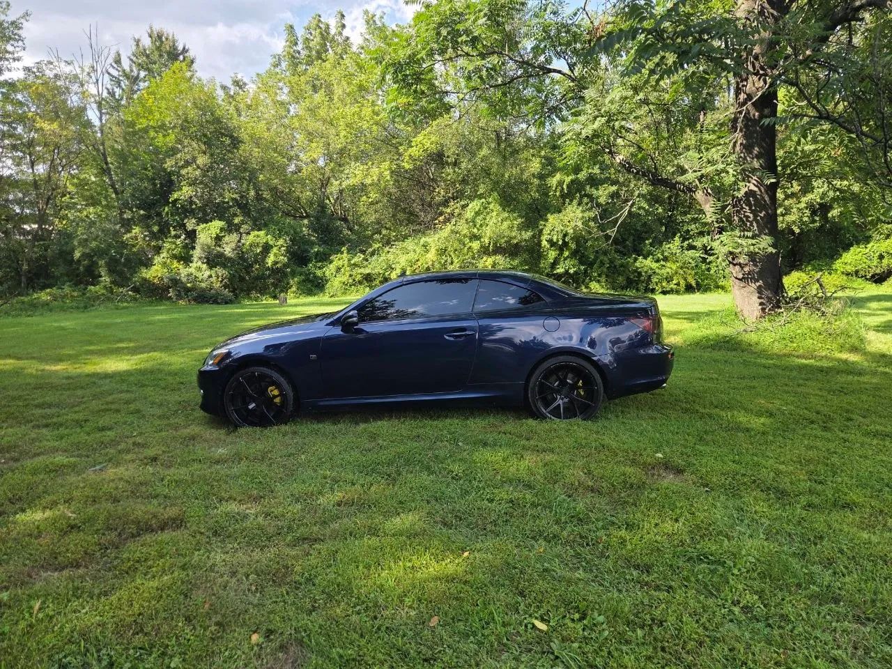 2011 Lexus IS — photo 9 of 26