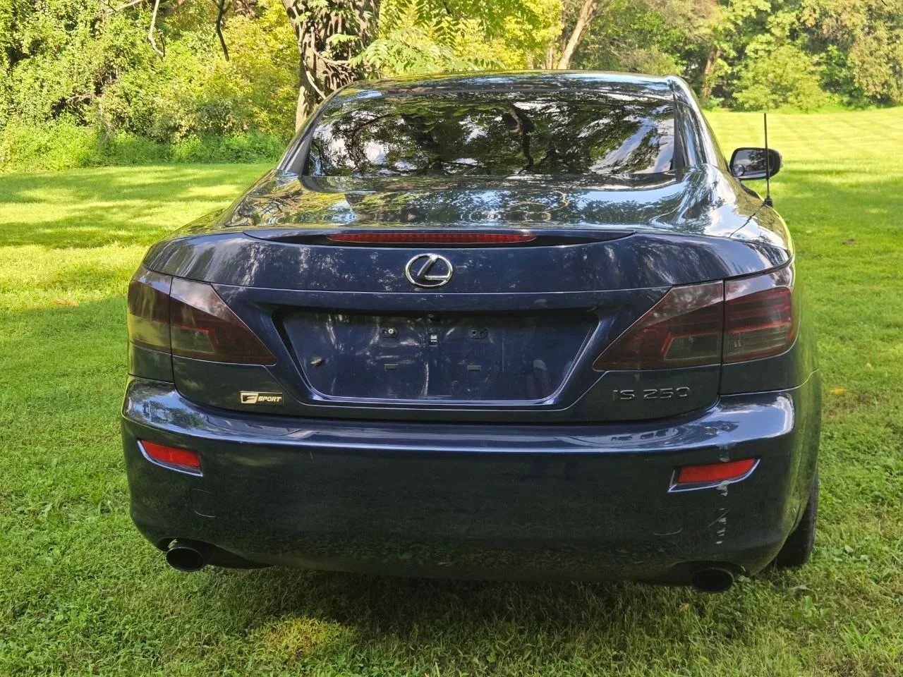 2011 Lexus IS — photo 8 of 26
