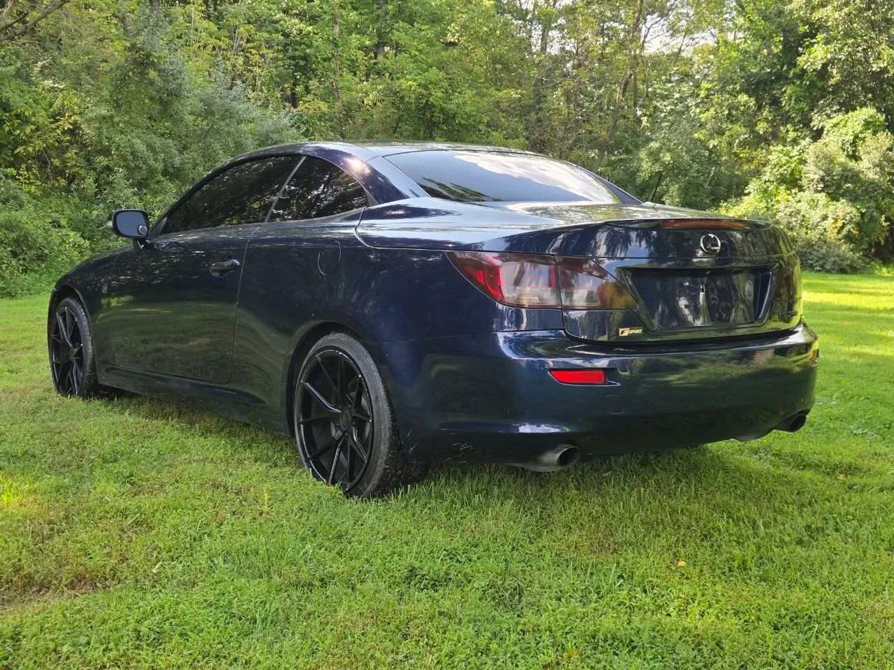 2011 Lexus IS — photo 12 of 26