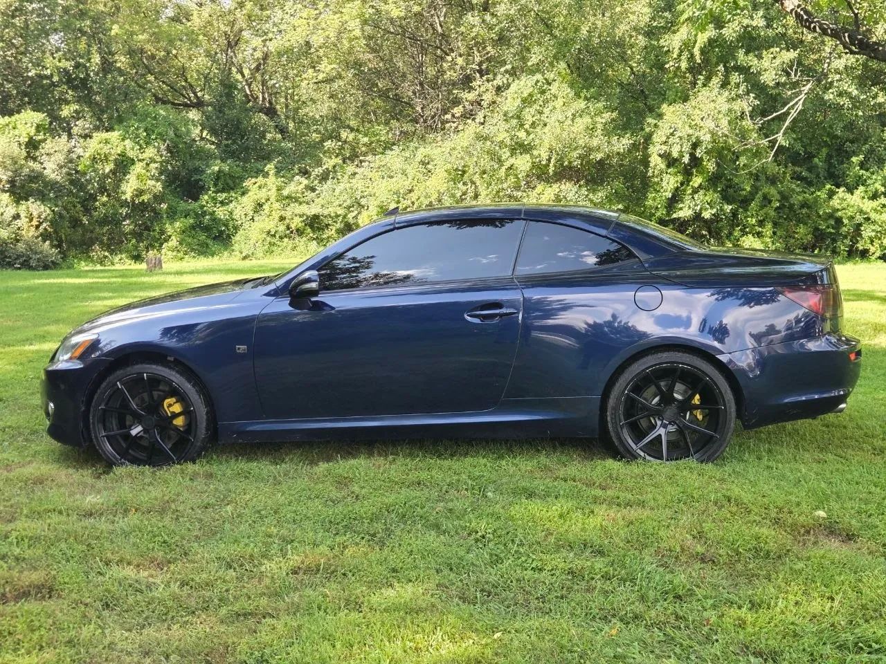 2011 Lexus IS — photo 10 of 26
