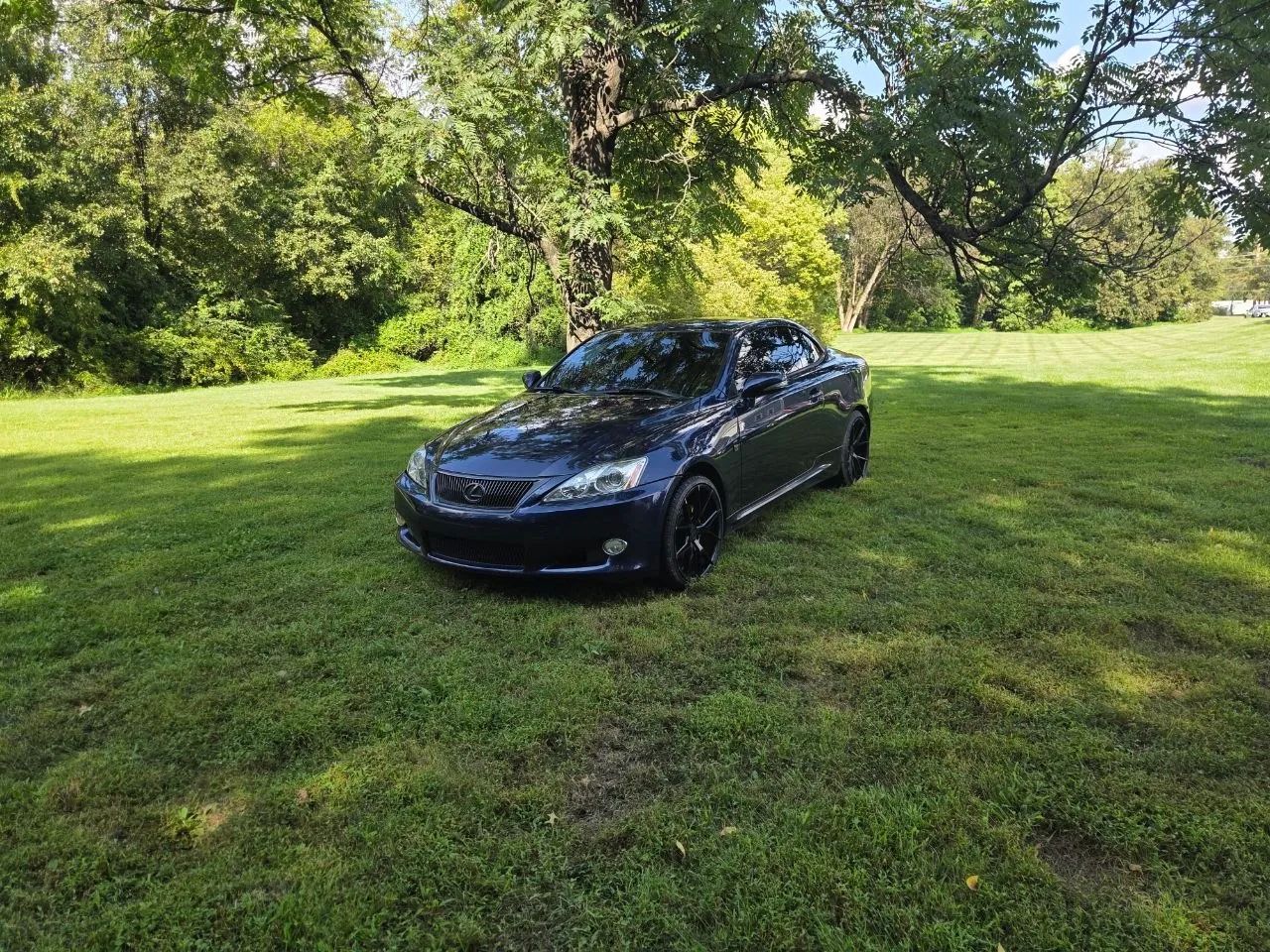 2011 Lexus IS — photo 13 of 26
