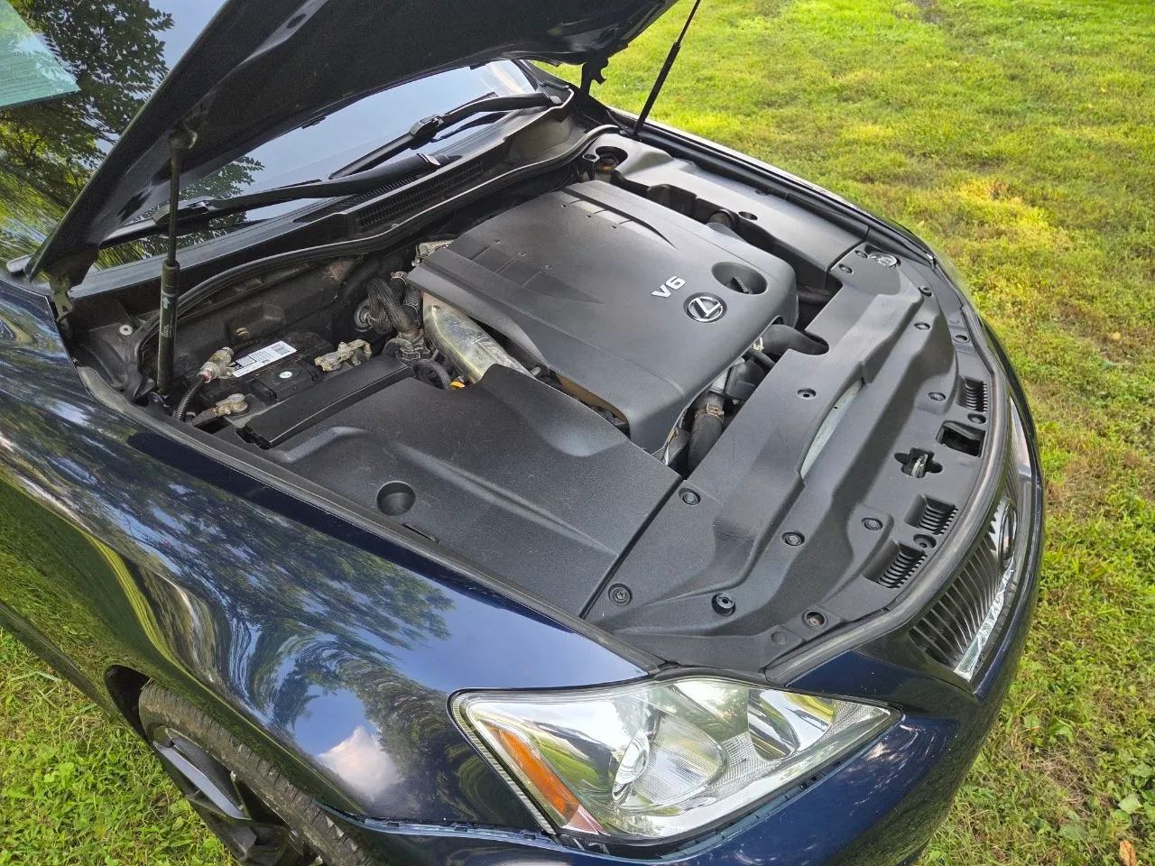 2011 Lexus IS — photo 19 of 26