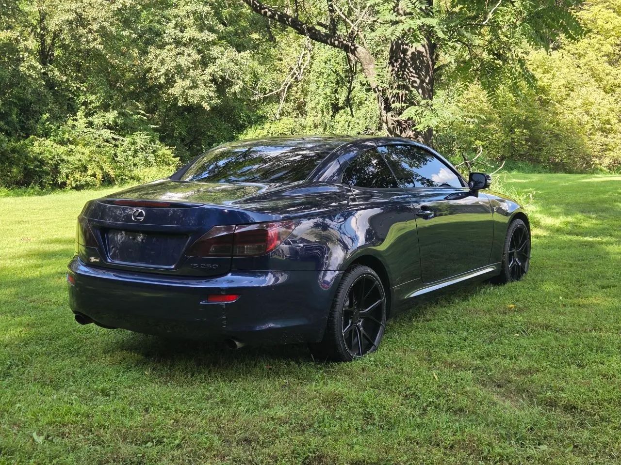 2011 Lexus IS — photo 6 of 26