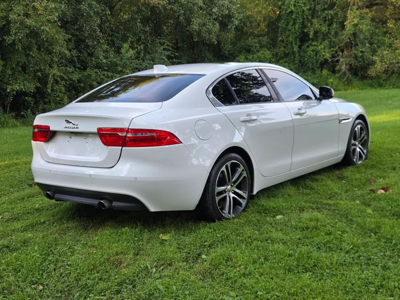 2017 Jaguar XE — photo 4 of 31