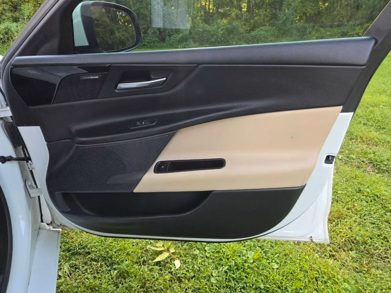 2017 Jaguar XE — photo 15 of 31