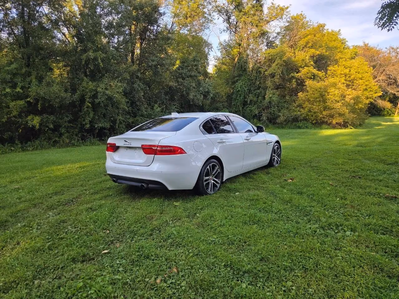 2017 Jaguar XE — photo 3 of 31