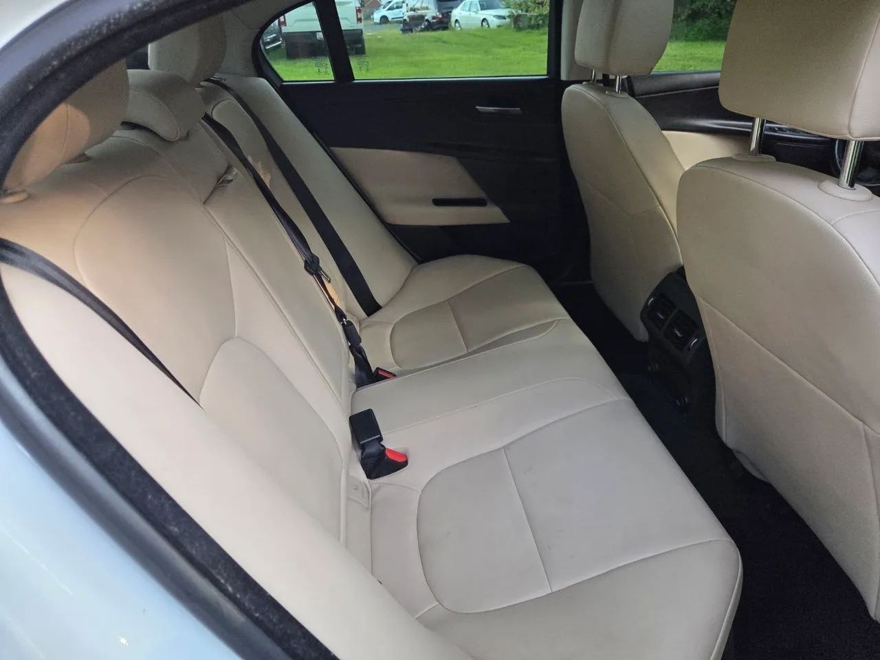 2017 Jaguar XE — photo 17 of 31