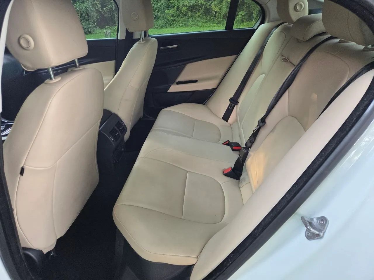 2017 Jaguar XE — photo 19 of 31