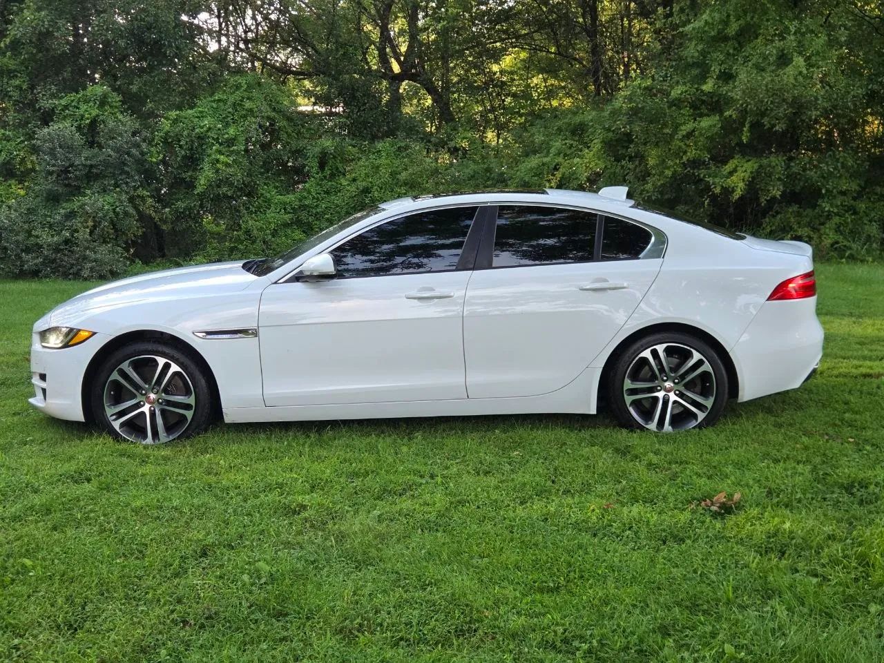 2017 Jaguar XE — photo 8 of 31